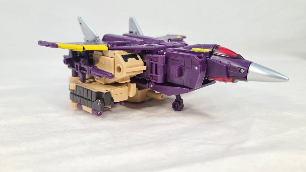 TF Collector Legacy Blitzwing Review  (6 of 14)